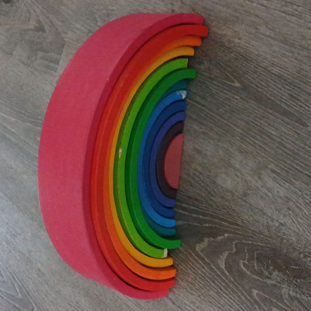 Montessori rainbow rough condition*